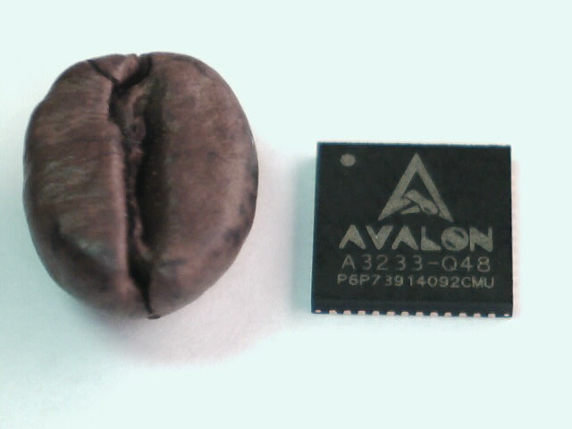 文件:A3233-with-coffee-bean.jpg